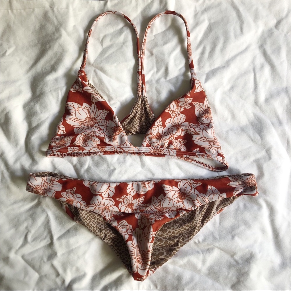 SOLD 💐 ACACIA • Rust Magnolia Set